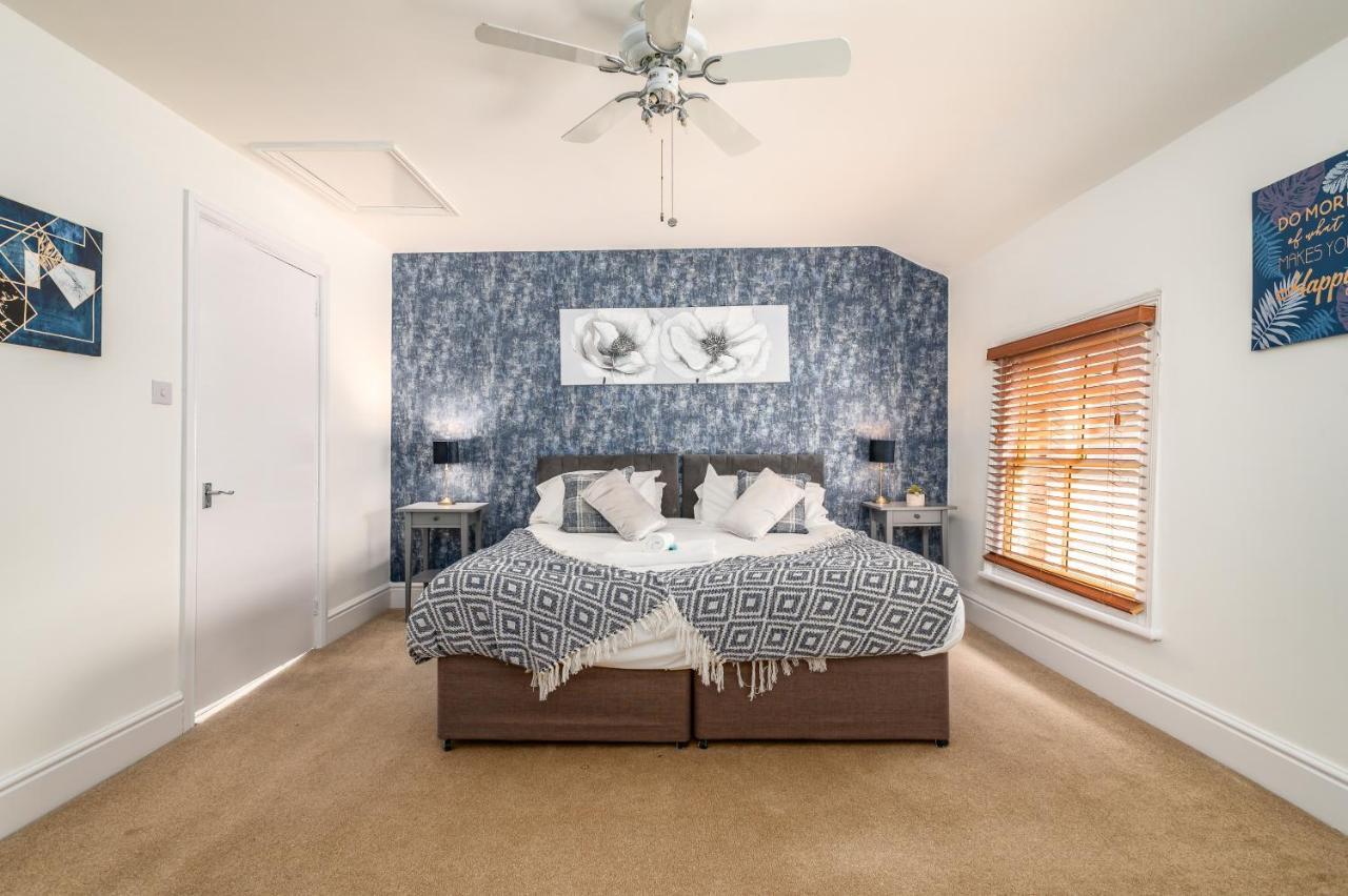 Spacious Contractor House For Large Groups - Private Parking Northampton Eksteriør billede