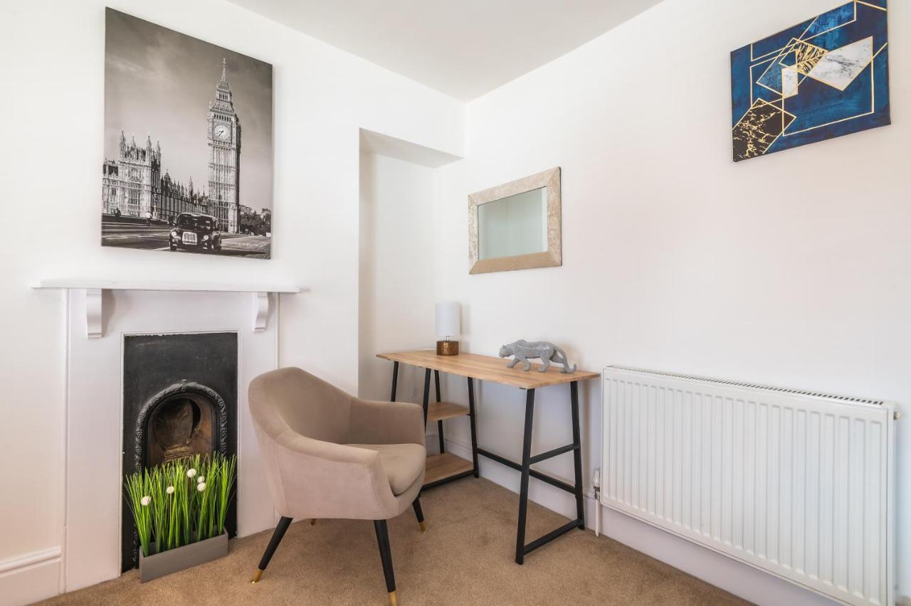 Spacious Contractor House For Large Groups - Private Parking Northampton Eksteriør billede