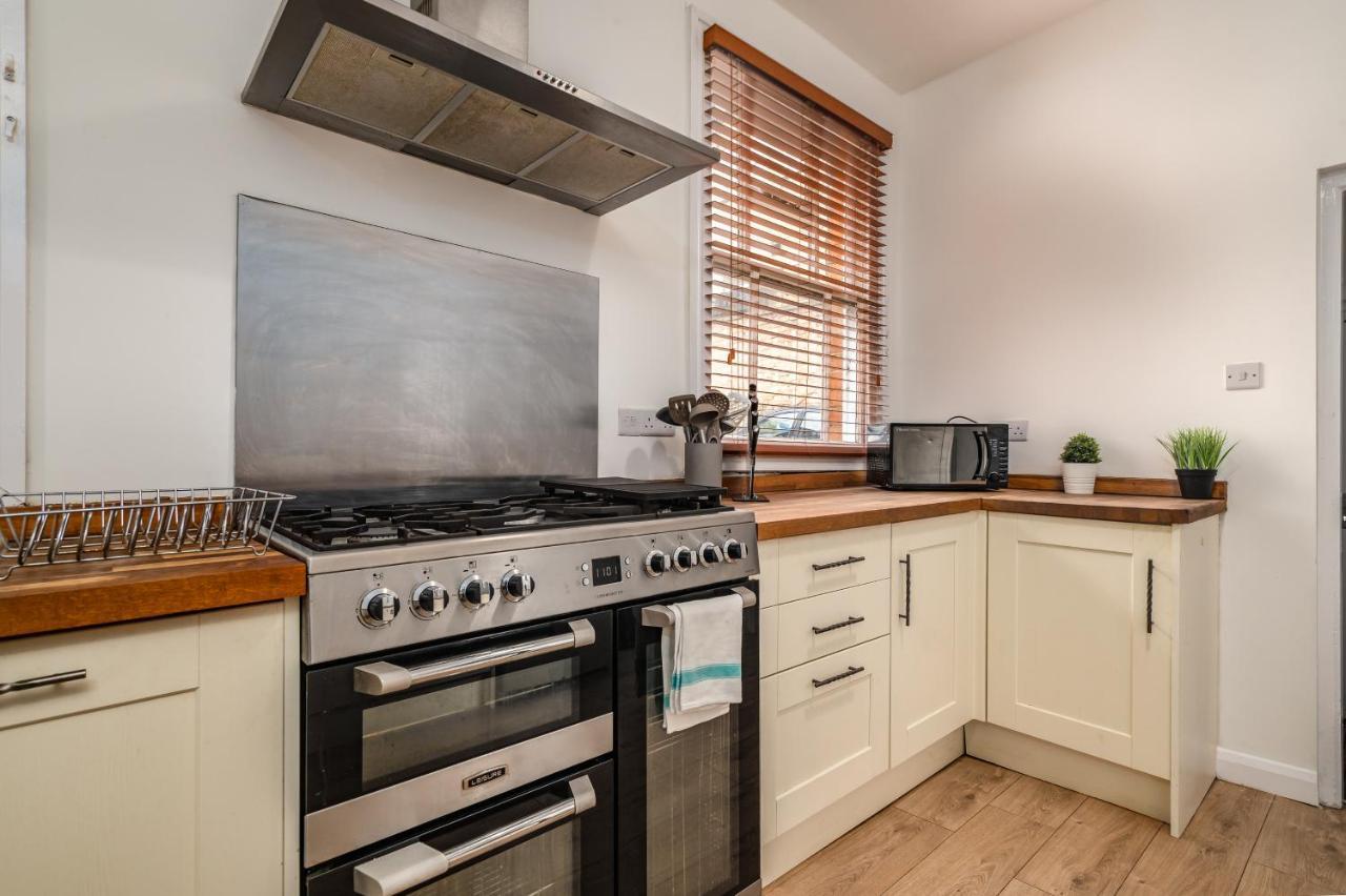 Spacious Contractor House For Large Groups - Private Parking Northampton Eksteriør billede