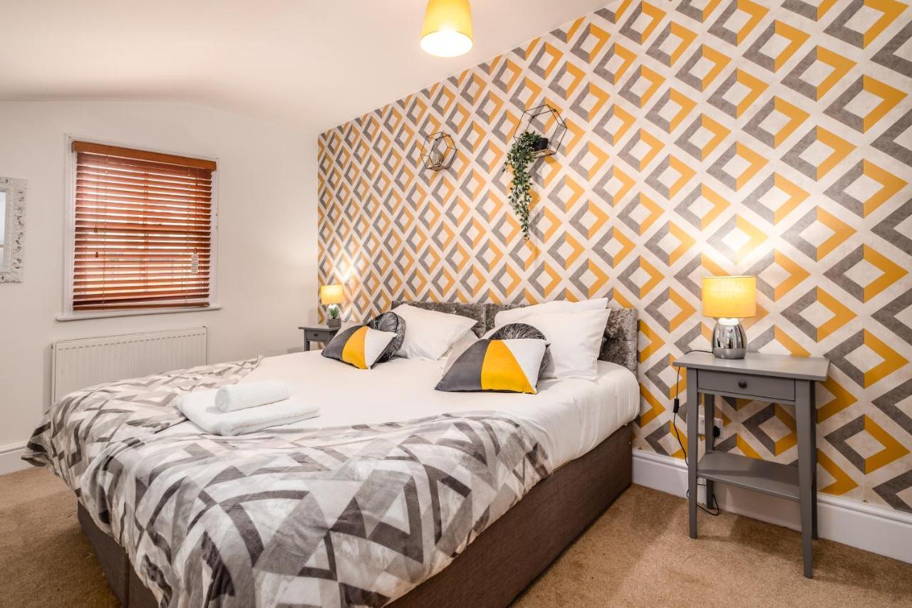 Spacious Contractor House For Large Groups - Private Parking Northampton Eksteriør billede