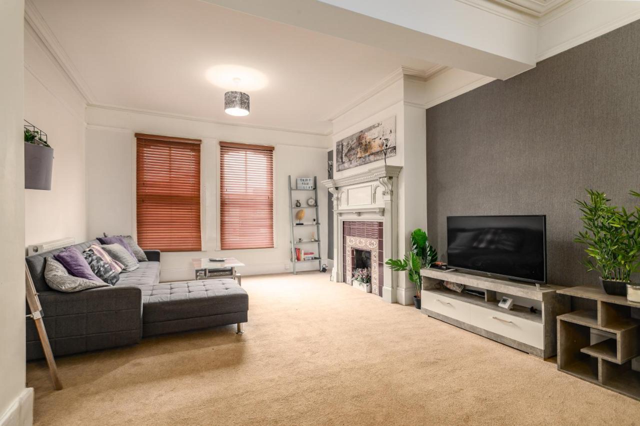 Spacious Contractor House For Large Groups - Private Parking Northampton Eksteriør billede