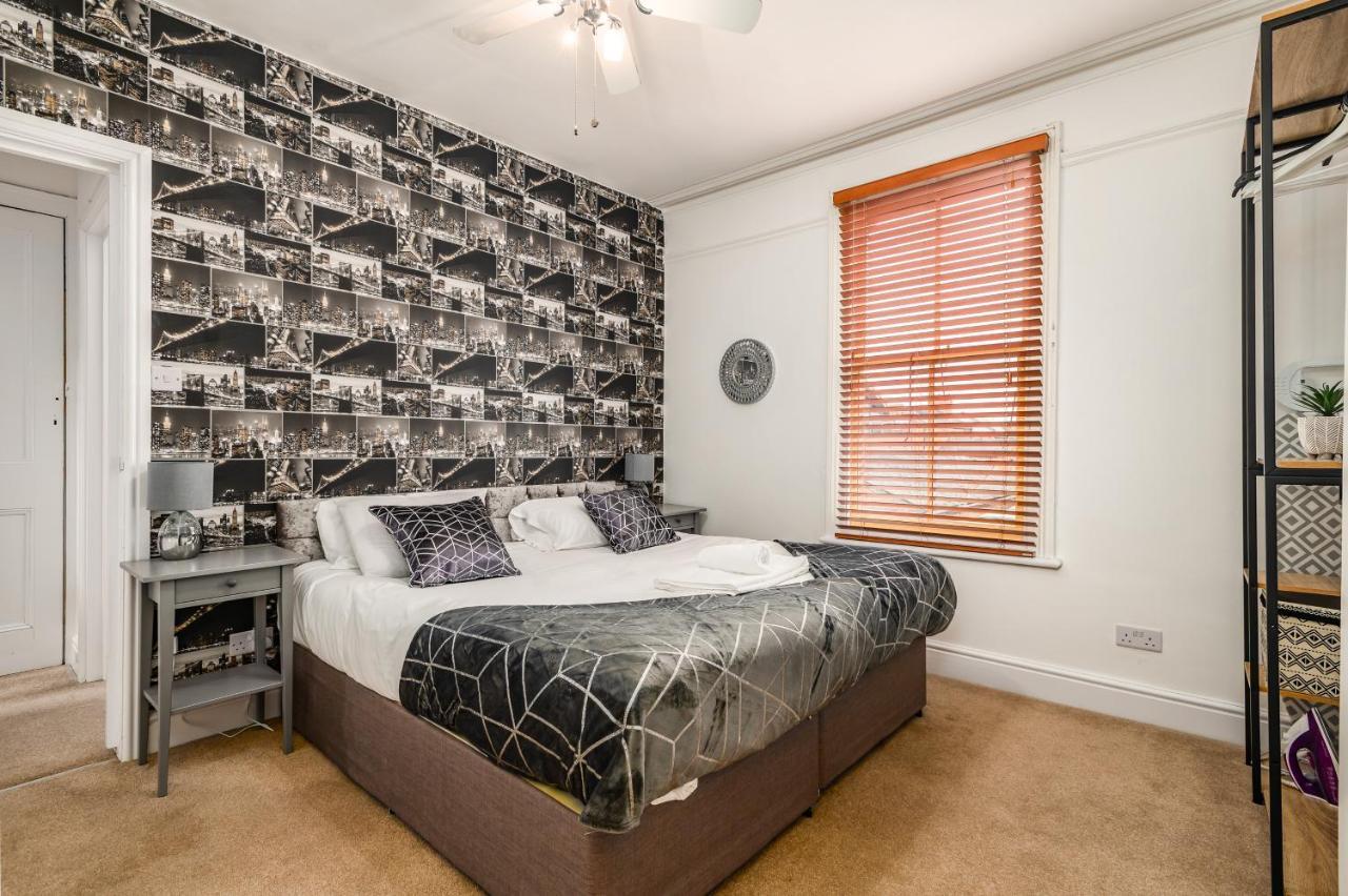 Spacious Contractor House For Large Groups - Private Parking Northampton Eksteriør billede